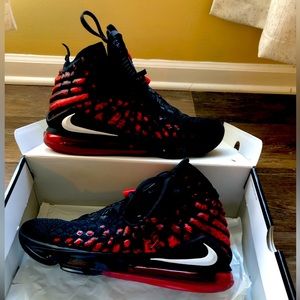 LEBRON XVII Black/White-University Red Men’s Size 13